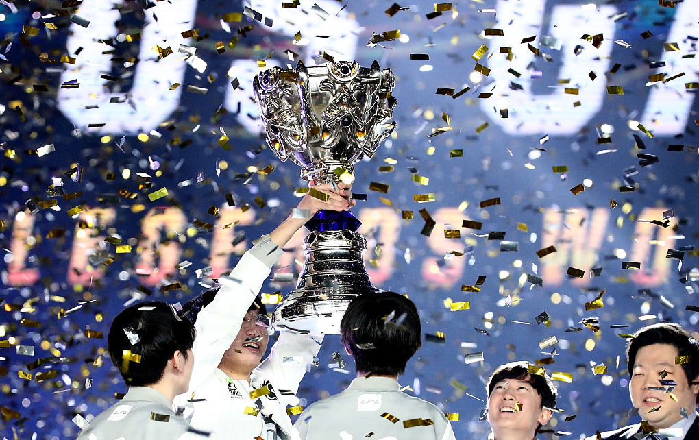 T1冠军皮肤白金配色设计曝光，英雄联盟全球总决赛皮肤原画泄露预示5-6月上线